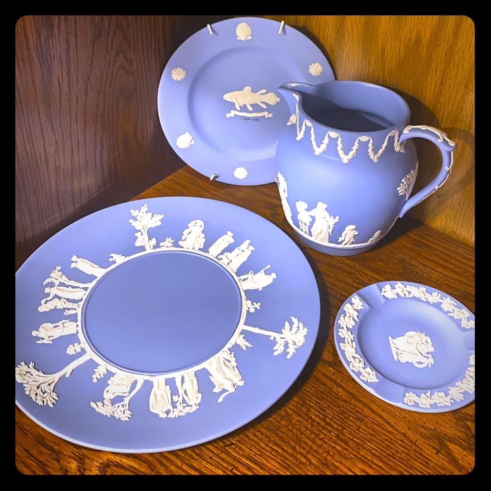 Vintage Wedgwood Jasperware Set | 1955 Blue & White Relief | 4 Piece Collectible - Picture 2 of 8